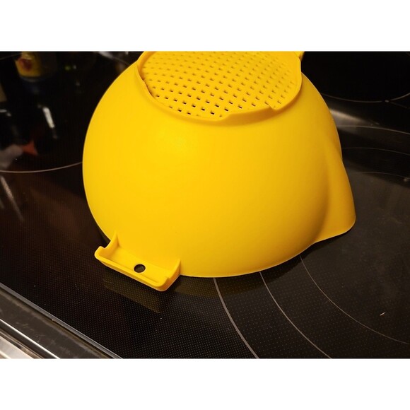 Vintage Tupperware 1523-8 Yellow 2 Qt Strainer Colander Handle 2 Spouts - Picture 12 of 15